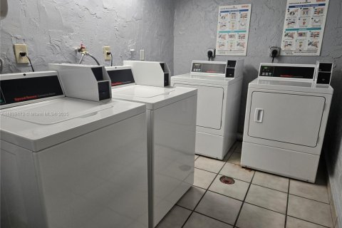 Copropriété à vendre à Hialeah, Floride: 2 chambres № 1828225 - photo 17