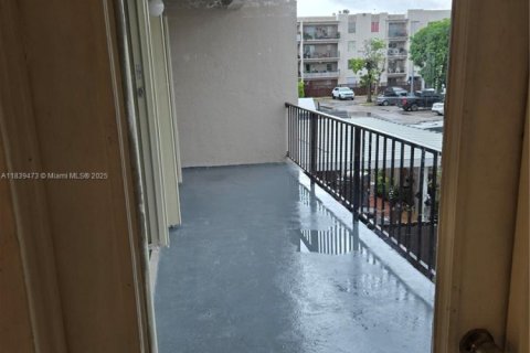 Copropriété à vendre à Hialeah, Floride: 2 chambres № 1828225 - photo 5