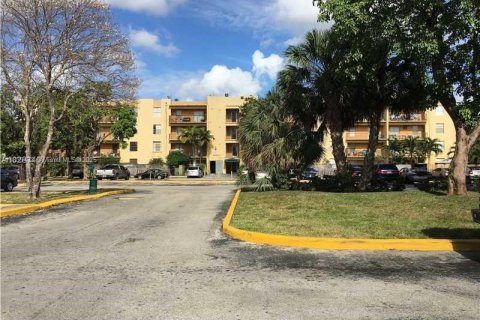 Copropriété à vendre à Hialeah, Floride: 2 chambres № 1828225 - photo 1