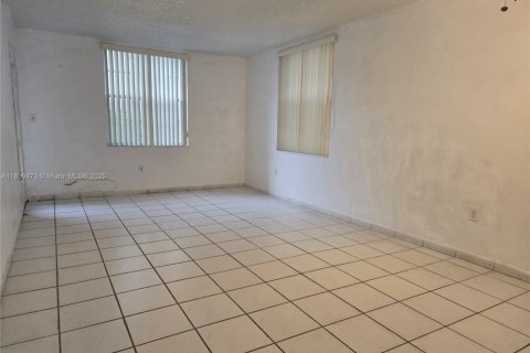 Copropriété à vendre à Hialeah, Floride: 2 chambres № 1828225 - photo 3