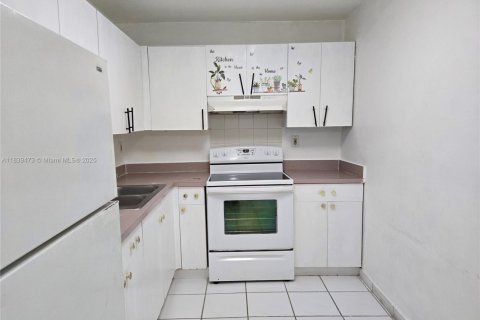 Copropriété à vendre à Hialeah, Floride: 2 chambres № 1828225 - photo 7