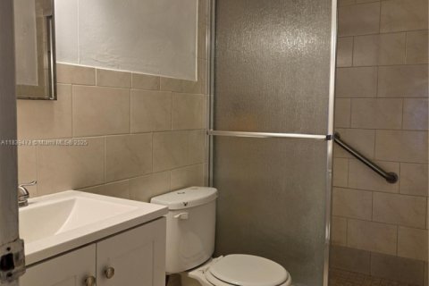 Copropriété à vendre à Hialeah, Floride: 2 chambres № 1828225 - photo 13