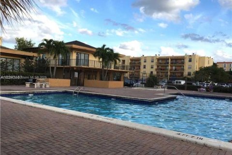 Copropriété à vendre à Hialeah, Floride: 2 chambres № 1828225 - photo 18