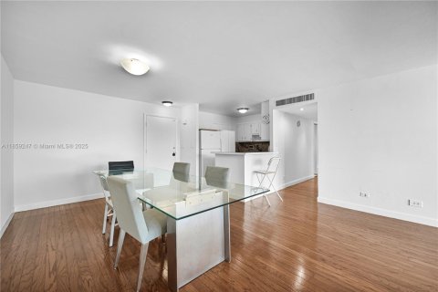 Condominio en alquiler en Bay Harbor Islands, Florida, 2 dormitorios, 120.77 m2 № 1887918 - foto 18