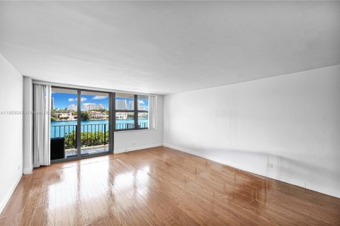 Condominio en alquiler en Bay Harbor Islands, Florida, 2 dormitorios, 120.77 m2 № 1887918 - foto 20