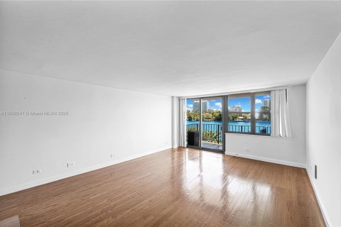 Condominio en alquiler en Bay Harbor Islands, Florida, 2 dormitorios, 120.77 m2 № 1887918 - foto 28