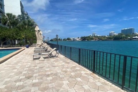 Condominio en alquiler en Bay Harbor Islands, Florida, 2 dormitorios, 120.77 m2 № 1887918 - foto 2