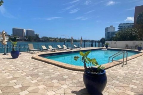 Condominio en alquiler en Bay Harbor Islands, Florida, 2 dormitorios, 120.77 m2 № 1887918 - foto 7