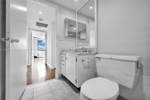 Condominio en alquiler en Bay Harbor Islands, Florida, 2 dormitorios, 120.77 m2 № 1887918 - foto 17