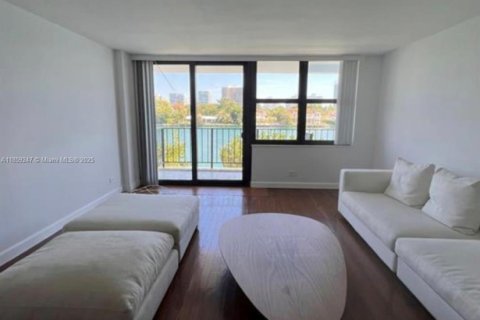Condominio en alquiler en Bay Harbor Islands, Florida, 2 dormitorios, 120.77 m2 № 1887918 - foto 3