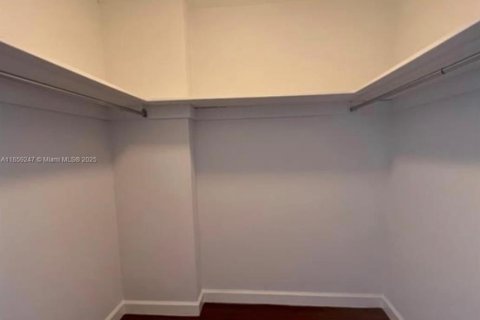 Condominio en alquiler en Bay Harbor Islands, Florida, 2 dormitorios, 120.77 m2 № 1887918 - foto 4