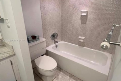 Condominio en alquiler en Bay Harbor Islands, Florida, 2 dormitorios, 120.77 m2 № 1887918 - foto 5