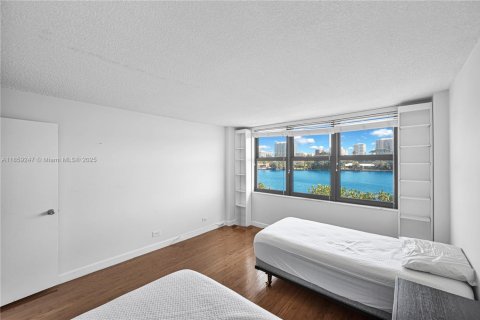 Condominio en alquiler en Bay Harbor Islands, Florida, 2 dormitorios, 120.77 m2 № 1887918 - foto 24