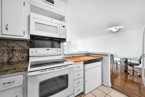 Condominio en alquiler en Bay Harbor Islands, Florida, 2 dormitorios, 120.77 m2 № 1887918 - foto 23