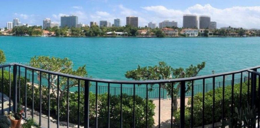 Condominio en Bay Harbor Islands, Florida, 2 dormitorios  № 1887918