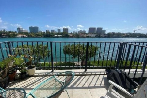 Condominio en alquiler en Bay Harbor Islands, Florida, 2 dormitorios, 120.77 m2 № 1887918 - foto 8