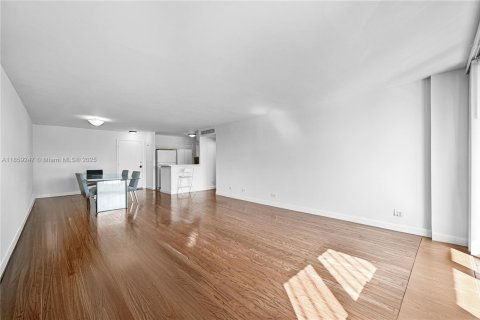 Condominio en alquiler en Bay Harbor Islands, Florida, 2 dormitorios, 120.77 m2 № 1887918 - foto 19