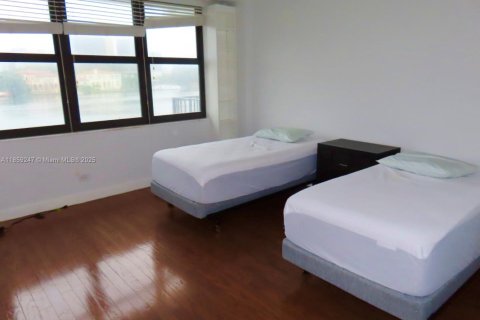 Condominio en alquiler en Bay Harbor Islands, Florida, 2 dormitorios, 120.77 m2 № 1887918 - foto 11