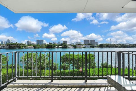 Condominio en alquiler en Bay Harbor Islands, Florida, 2 dormitorios, 120.77 m2 № 1887918 - foto 27