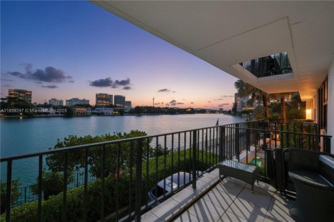 Condominio en alquiler en Bay Harbor Islands, Florida, 2 dormitorios, 120.77 m2 № 1887918 - foto 26