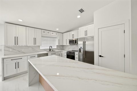 House in Cooper City, Florida 3 bedrooms, 117.06 sq.m. № 1953149 - photo 9