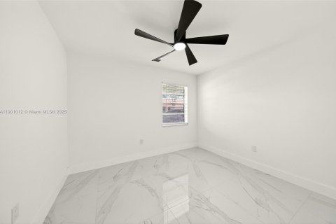 House in Cooper City, Florida 3 bedrooms, 117.06 sq.m. № 1953149 - photo 18