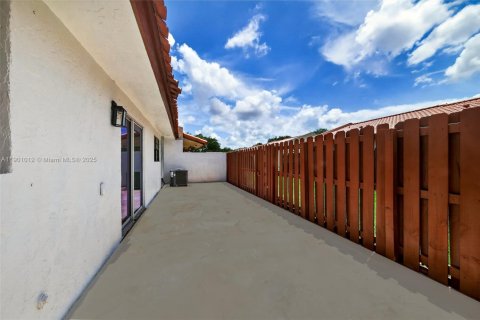 House in Cooper City, Florida 3 bedrooms, 117.06 sq.m. № 1953149 - photo 29
