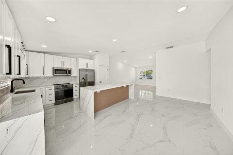House in Cooper City, Florida 3 bedrooms, 117.06 sq.m. № 1953149 - photo 4