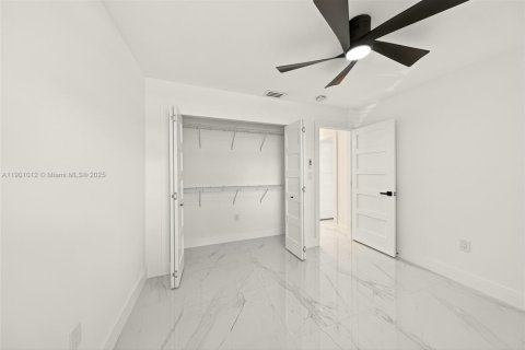 House in Cooper City, Florida 3 bedrooms, 117.06 sq.m. № 1953149 - photo 19