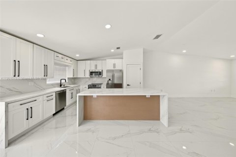 House in Cooper City, Florida 3 bedrooms, 117.06 sq.m. № 1953149 - photo 6