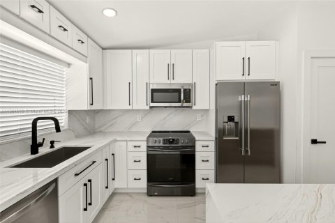House in Cooper City, Florida 3 bedrooms, 117.06 sq.m. № 1953149 - photo 5