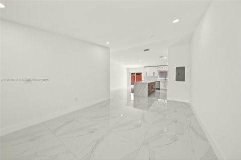 House in Cooper City, Florida 3 bedrooms, 117.06 sq.m. № 1953149 - photo 12