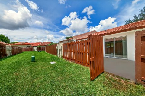 House in Cooper City, Florida 3 bedrooms, 117.06 sq.m. № 1953149 - photo 25
