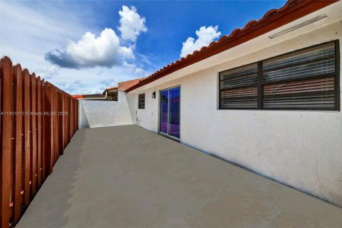 House in Cooper City, Florida 3 bedrooms, 117.06 sq.m. № 1953149 - photo 30