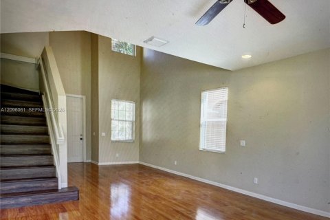 Casa en venta en Port St. Lucie, Florida, 3 dormitorios, 183.3 m2 № 2387139 - foto 2