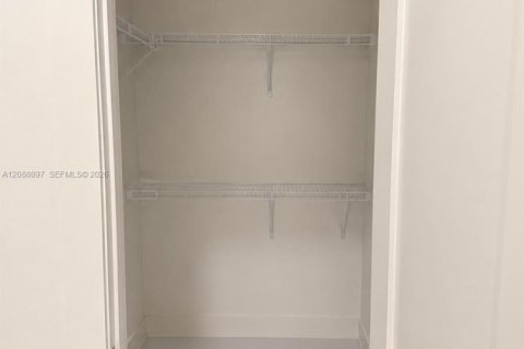 Casa en venta en Miami, Florida, 2 dormitorios, 105.17 m2 № 2365036 - foto 13