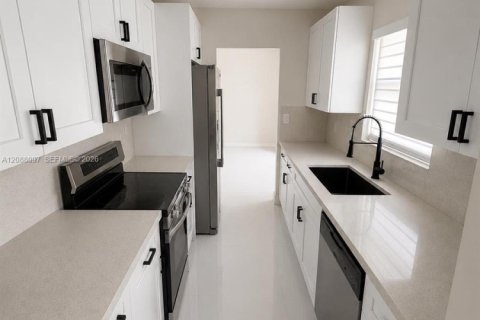 Casa en venta en Miami, Florida, 2 dormitorios, 105.17 m2 № 2365036 - foto 15