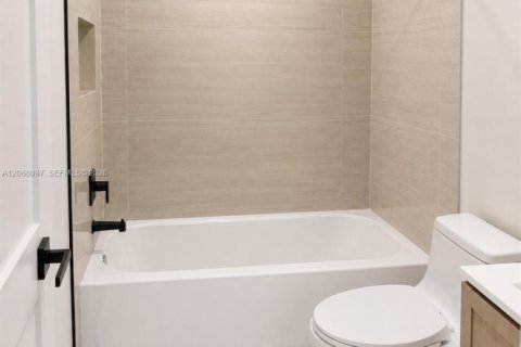 Casa en venta en Miami, Florida, 2 dormitorios, 105.17 m2 № 2365036 - foto 10
