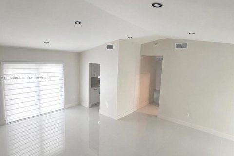 Casa en venta en Miami, Florida, 2 dormitorios, 105.17 m2 № 2365036 - foto 8