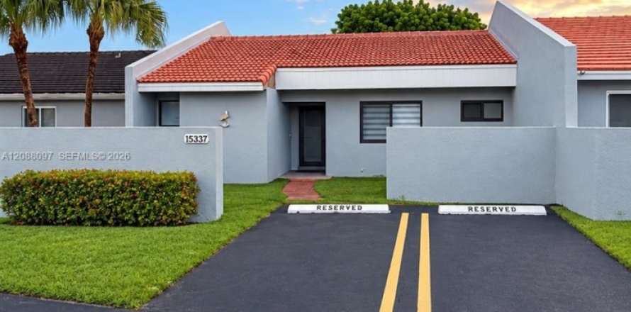 Casa en Miami, Florida 2 dormitorios, 105.17 m2 № 2365036