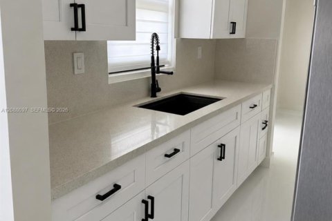 Casa en venta en Miami, Florida, 2 dormitorios, 105.17 m2 № 2365036 - foto 7