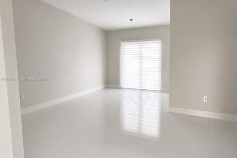 Casa en venta en Miami, Florida, 2 dormitorios, 105.17 m2 № 2365036 - foto 5