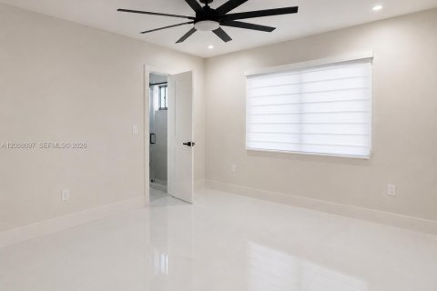 Casa en venta en Miami, Florida, 2 dormitorios, 105.17 m2 № 2365036 - foto 3