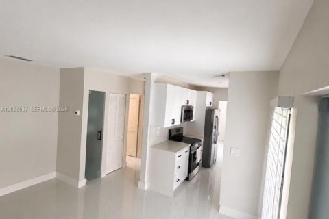 Casa en venta en Miami, Florida, 2 dormitorios, 105.17 m2 № 2365036 - foto 16