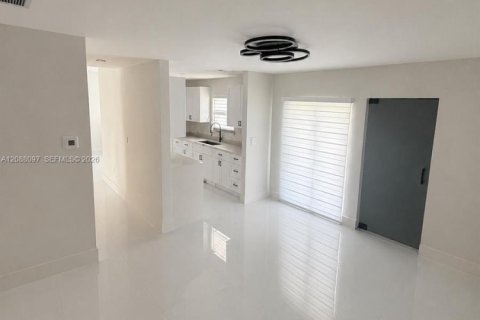 Casa en venta en Miami, Florida, 2 dormitorios, 105.17 m2 № 2365036 - foto 18