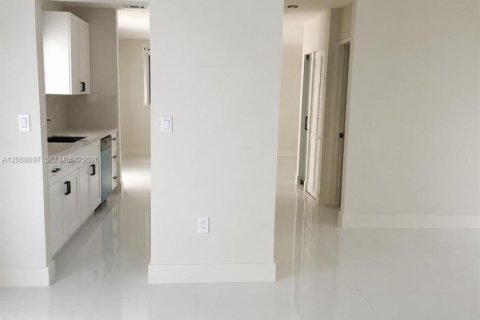 Casa en venta en Miami, Florida, 2 dormitorios, 105.17 m2 № 2365036 - foto 9