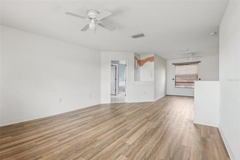 House in Land O' Lakes, Florida 4 bedrooms, 305.56 sq.m. № 1813827 - photo 9