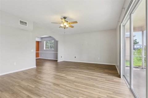 House in Land O' Lakes, Florida 4 bedrooms, 305.56 sq.m. № 1813827 - photo 5