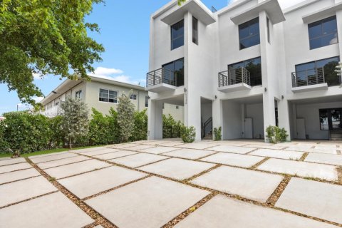 Commercial property in Miami Beach, Florida № 1897112 - photo 2