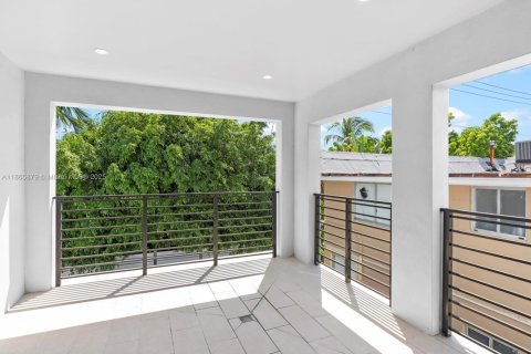 Commercial property in Miami Beach, Florida № 1897112 - photo 6